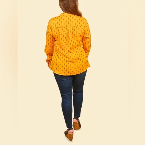 Tamsy Mustard Woven American Crepe Button Up Top -M - Picture 2 of 4